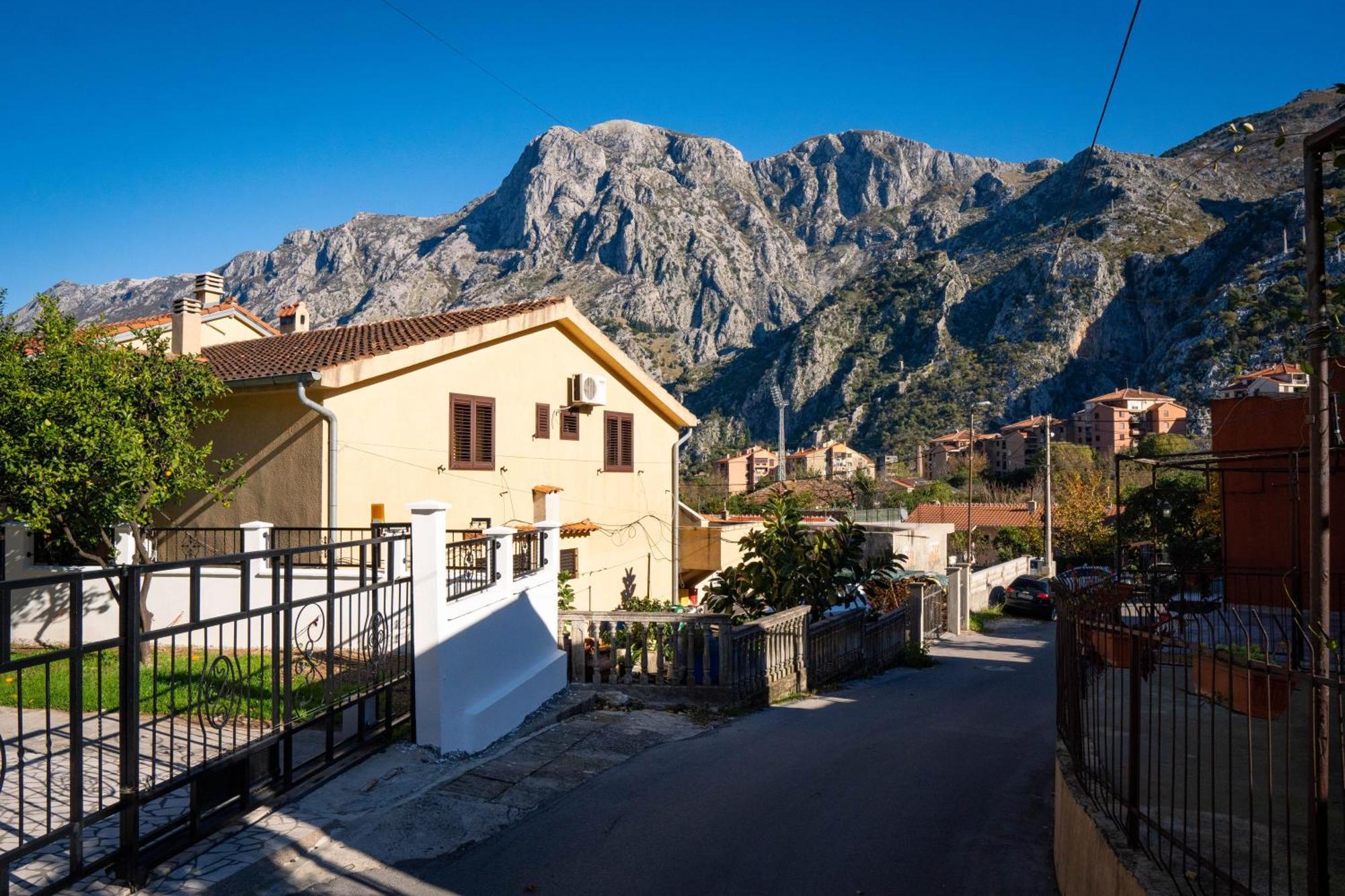 Bugi Apartment Kotor Exterior photo